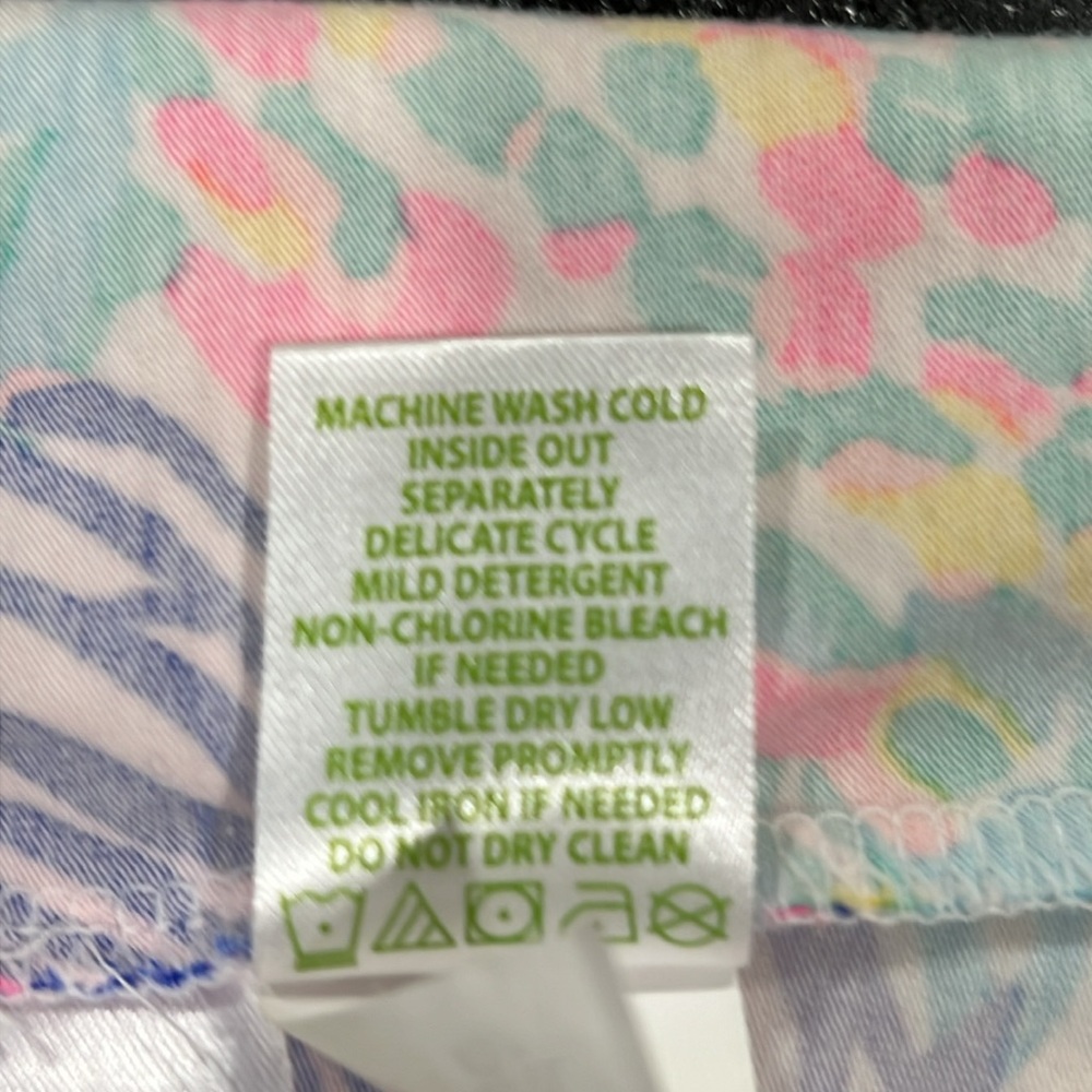 Lilly Pulitzer Short Sleeve V-neck T-shirt Size Small - Picture 7 of 8